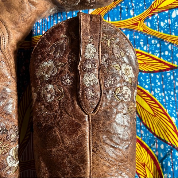 Cavender’s Square Toe Western Embroidered Boots - Picture 5 of 12